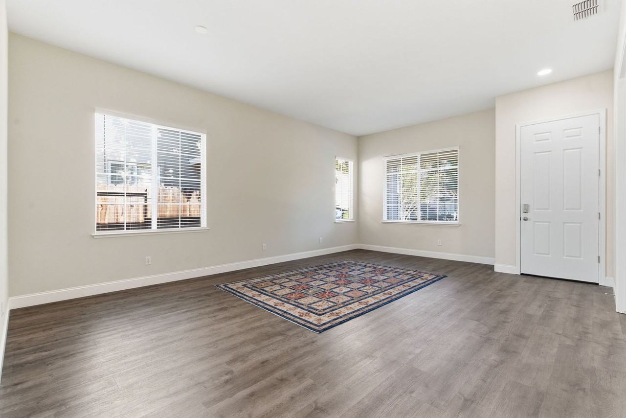 1067 Somersby Way - Photo 7 of 42