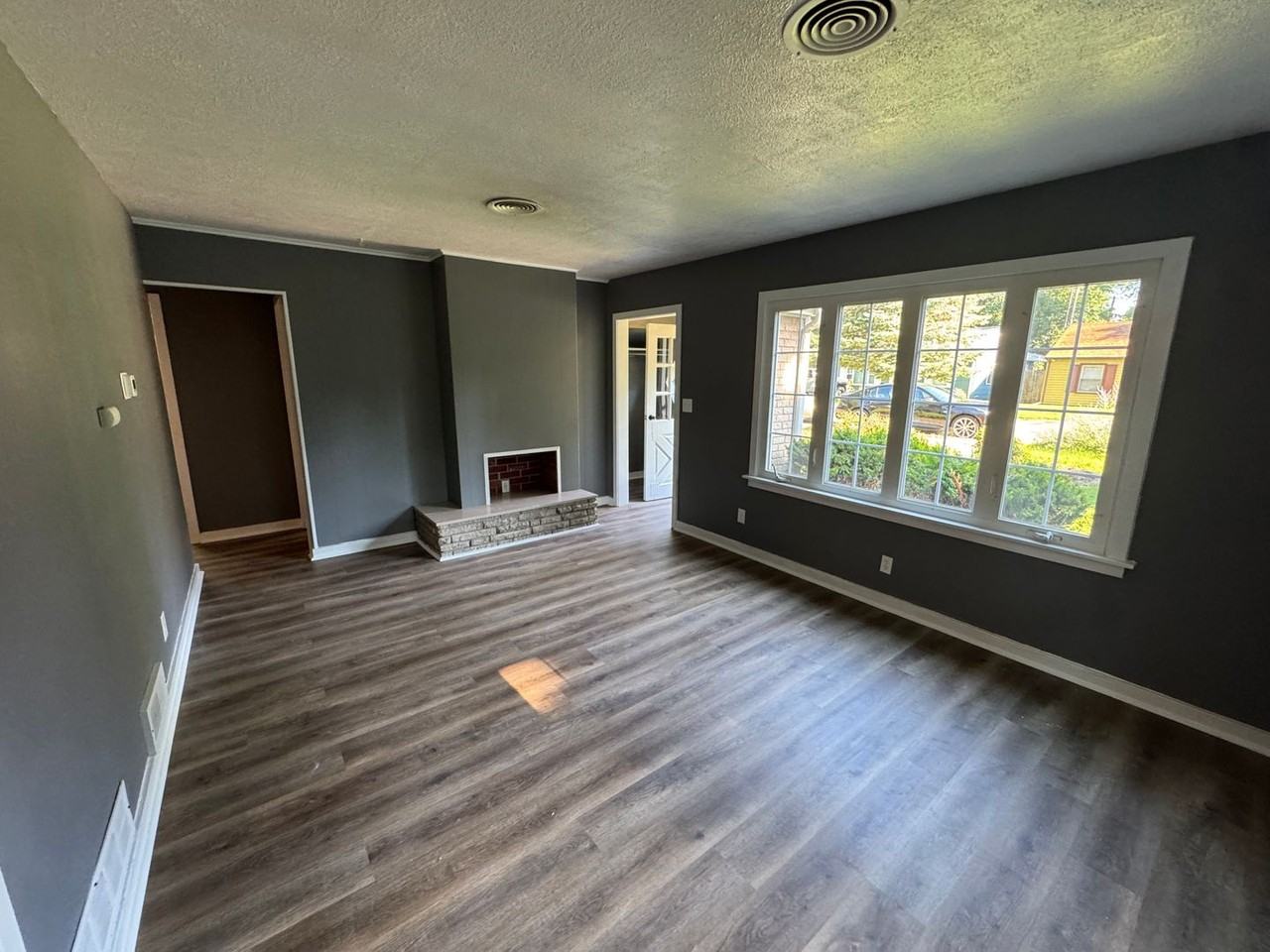 4536 23rd Ave - Photo 4 of 6