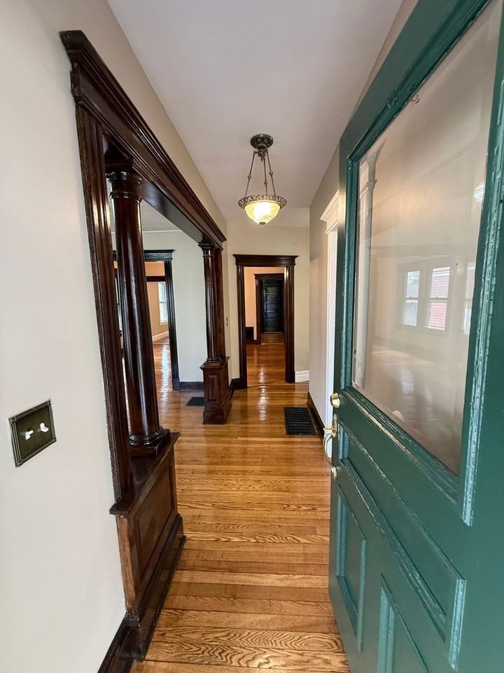 260 Oxford St - Photo 3 of 23