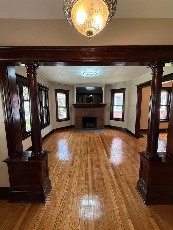 260 Oxford St - Photo 5 of 23