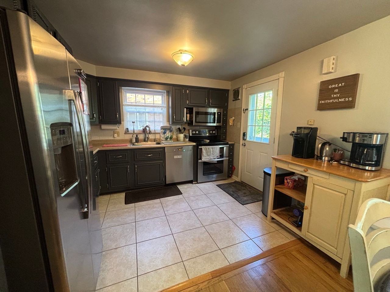 217 Roycroft Ave - Photo 5 of 22