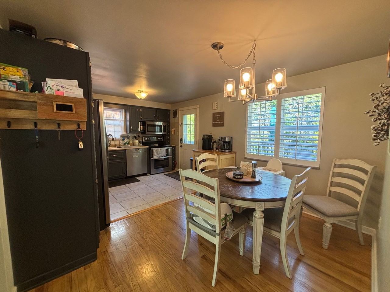 217 Roycroft Ave - Photo 6 of 22