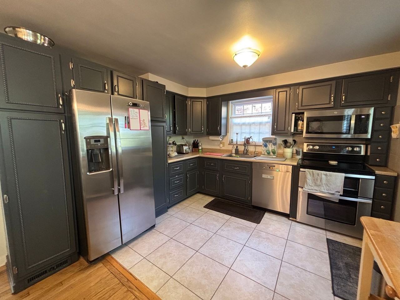 217 Roycroft Ave - Photo 7 of 22