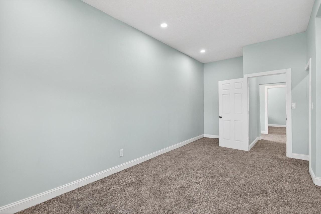 3356 W 44th St - Photo 3 of 38
