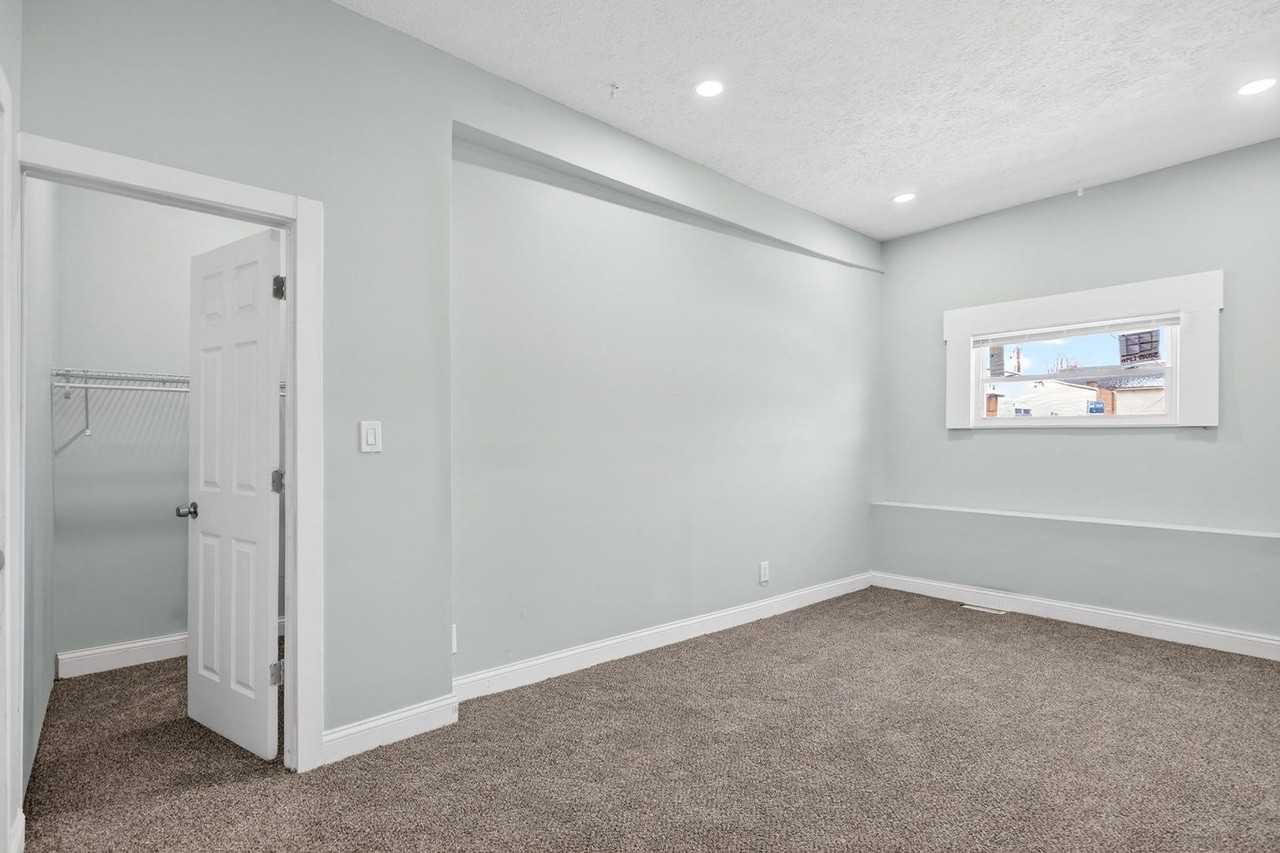 3356 W 44th St - Photo 4 of 38