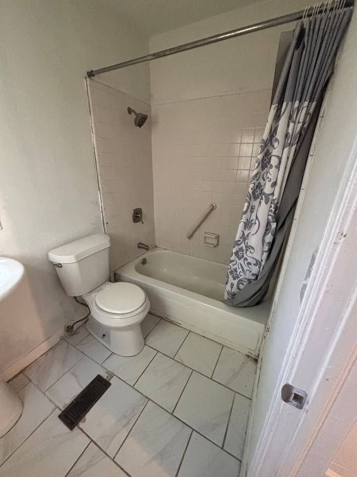 245 E Young Pl - Photo 7 of 41