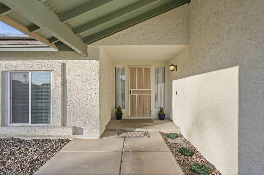 7926 W Dahlia Dr - Photo 3 of 32