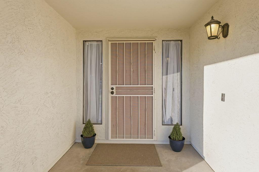 7926 W Dahlia Dr - Photo 4 of 32