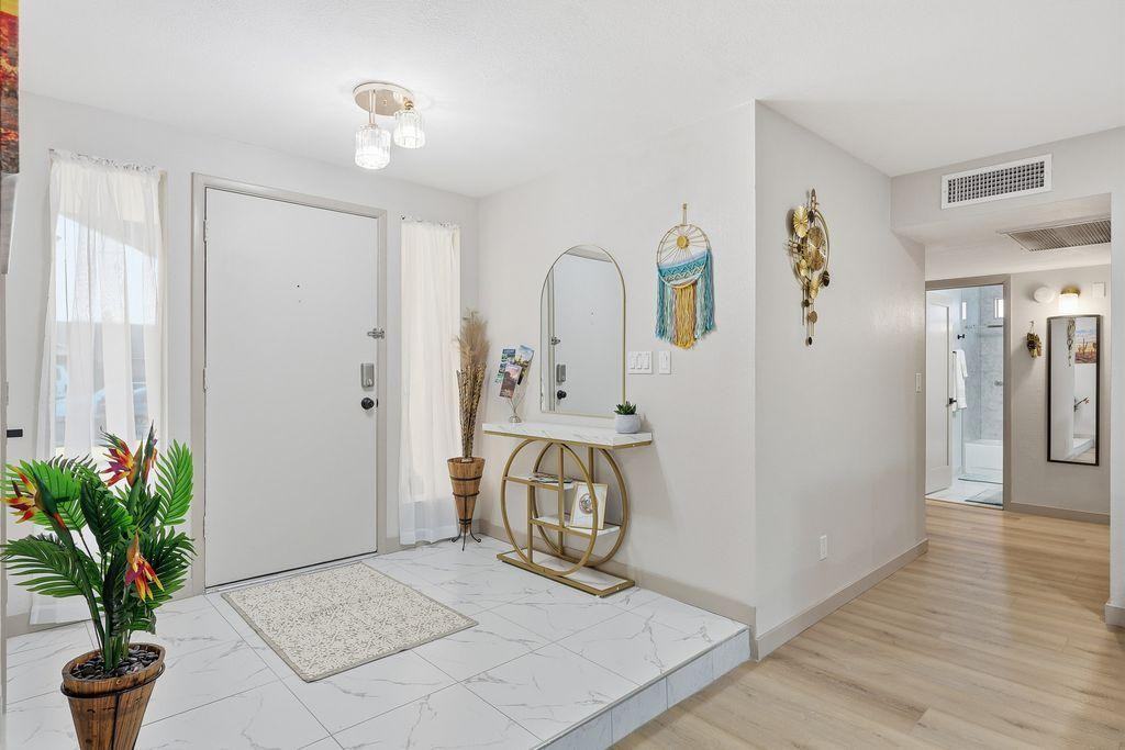 7926 W Dahlia Dr - Photo 5 of 32