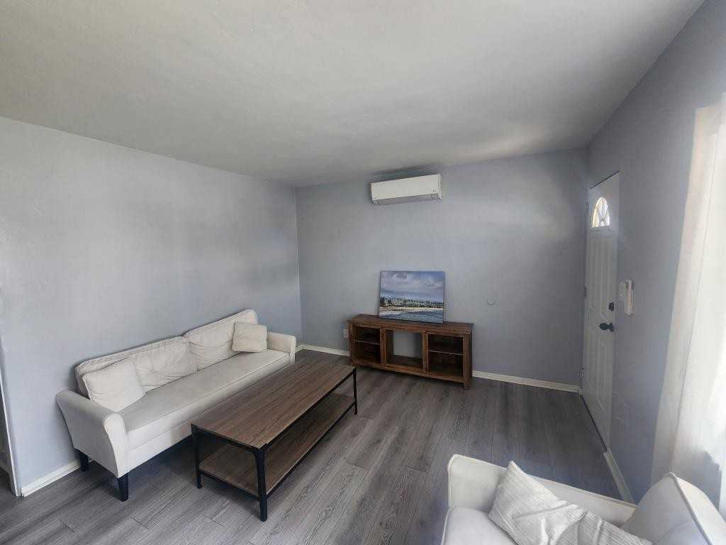 2943 Talbot St - Photo 4 of 18