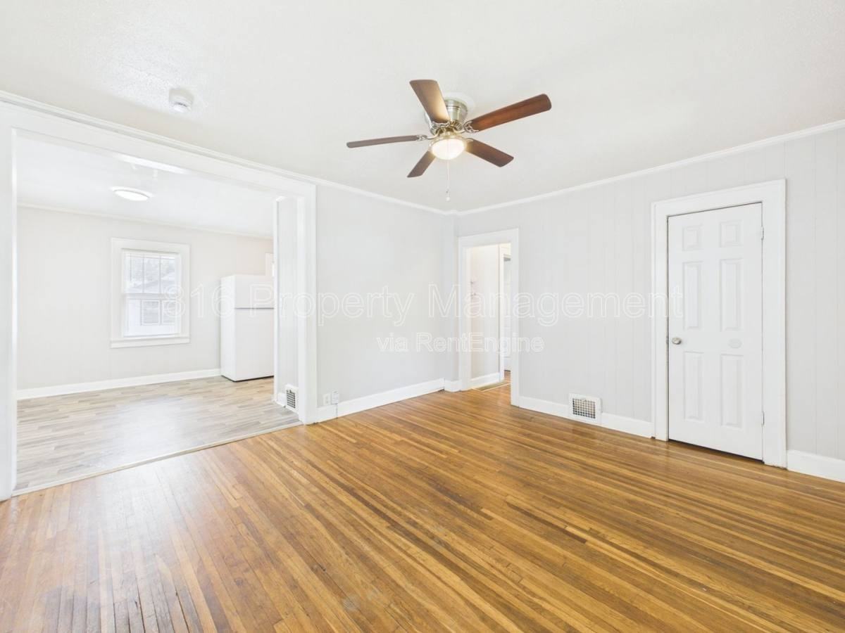 2205 E 59th St - Photo 2 of 10