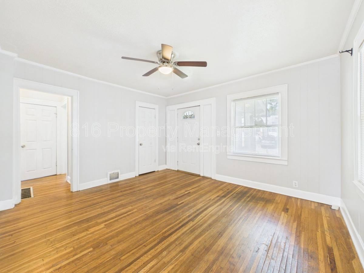2205 E 59th St - Photo 3 of 10