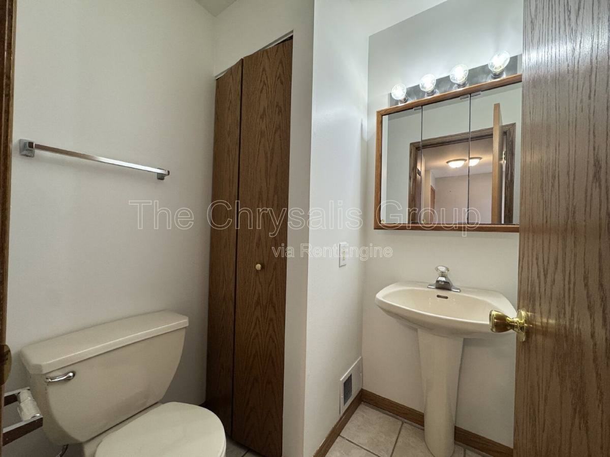 1403 Adams St - Photo 2 of 10
