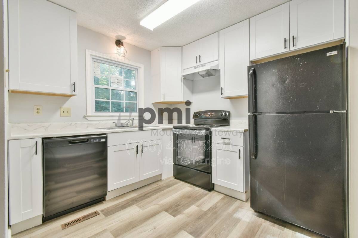 42 Greenwood Cir - Photo 2 of 10