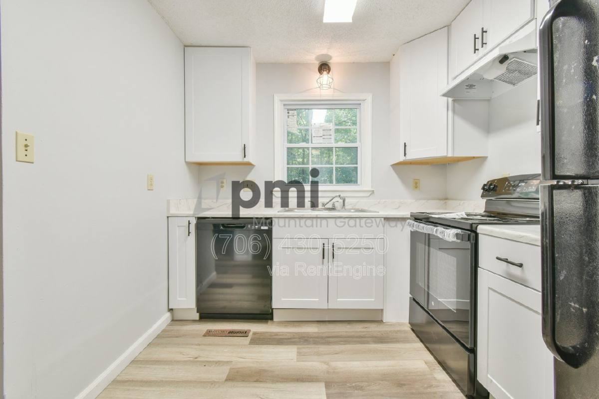42 Greenwood Cir - Photo 3 of 10