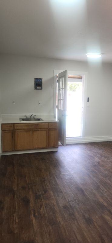 1683 Meserve St - Photo 3 of 6