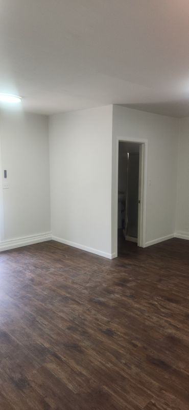 1683 Meserve St - Photo 4 of 6