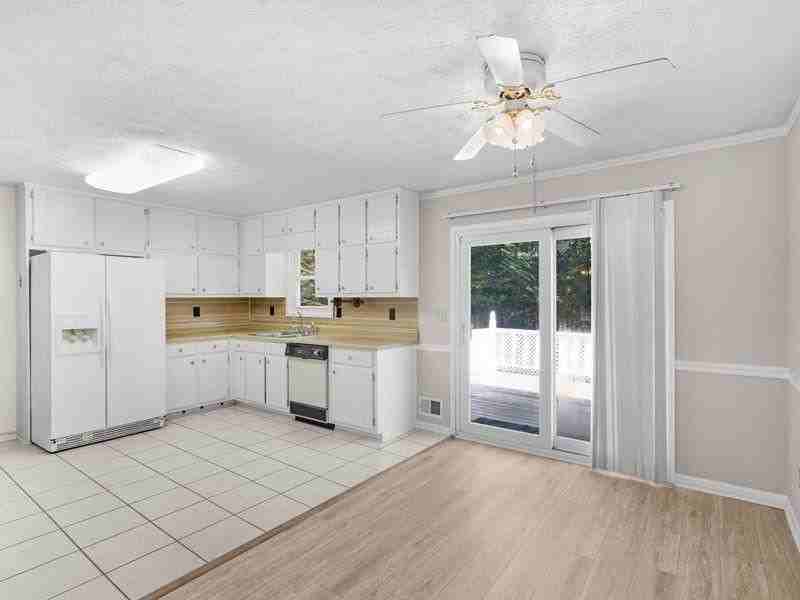 6683 Homestead Rd - Photo 5 of 14