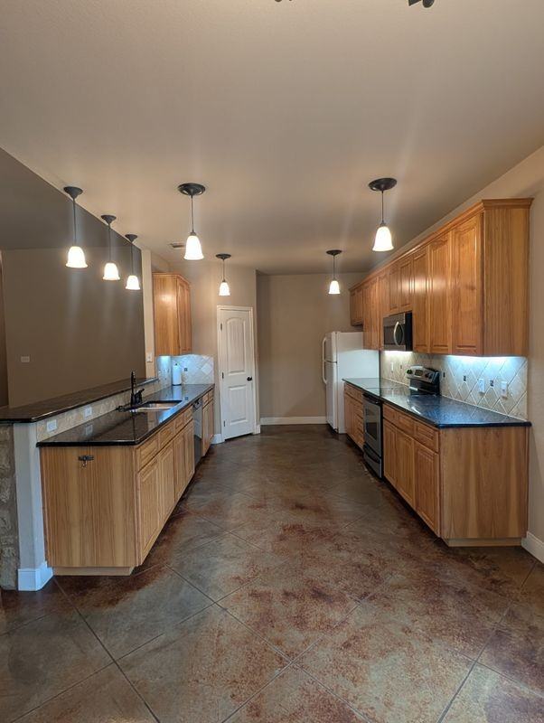 178 S Buckhorn Dr - Photo 4 of 12