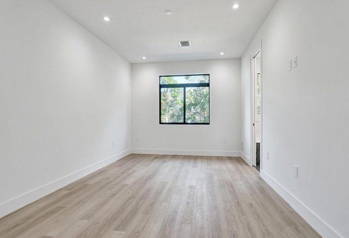 604 Sw 7th Ave - Photo 3 of 22