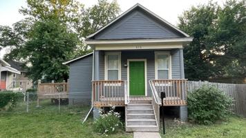 featured image of 838 S Oak St
