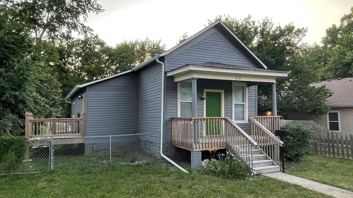 838 S Oak St - Photo 2 of 22