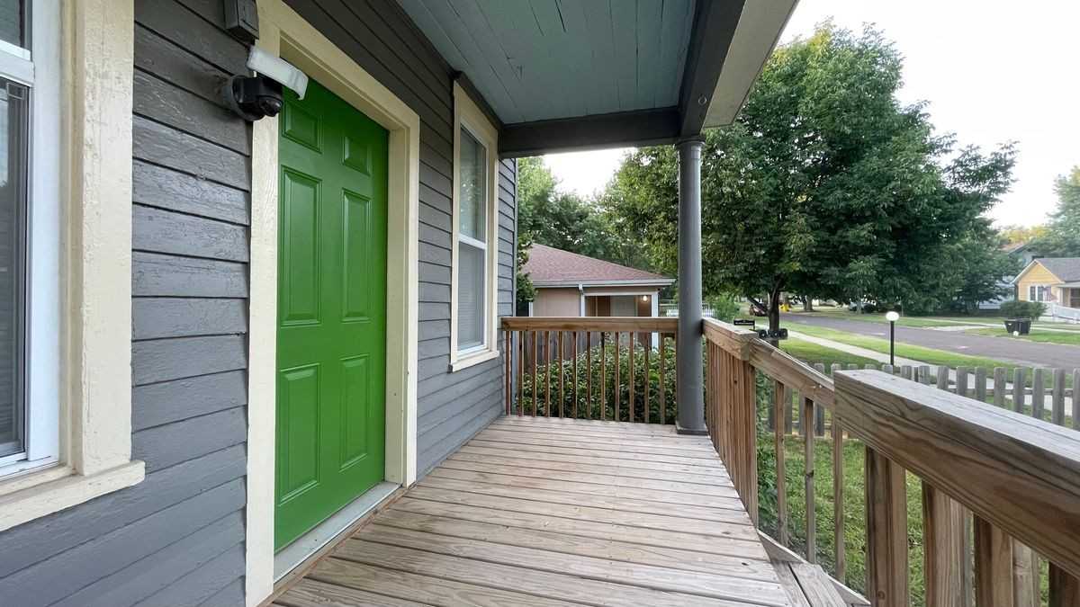838 S Oak St - Photo 3 of 22