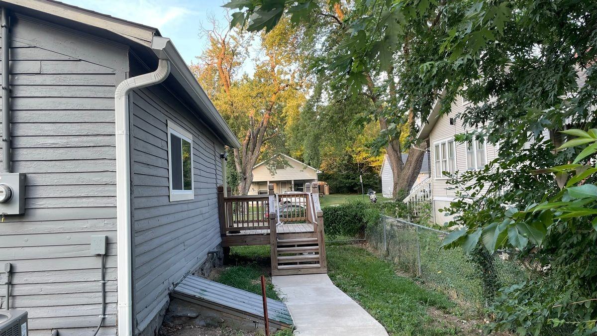 838 S Oak St - Photo 7 of 22