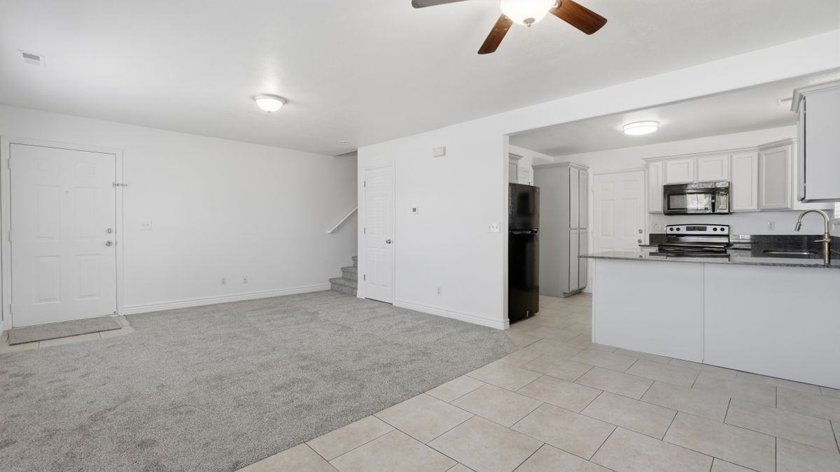 1176 E 660 N - Photo 5 of 32