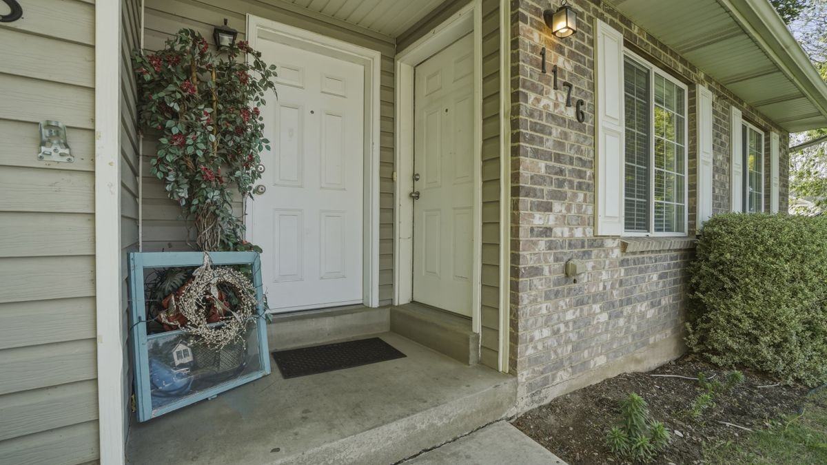1176 E 660 N - Photo 6 of 32
