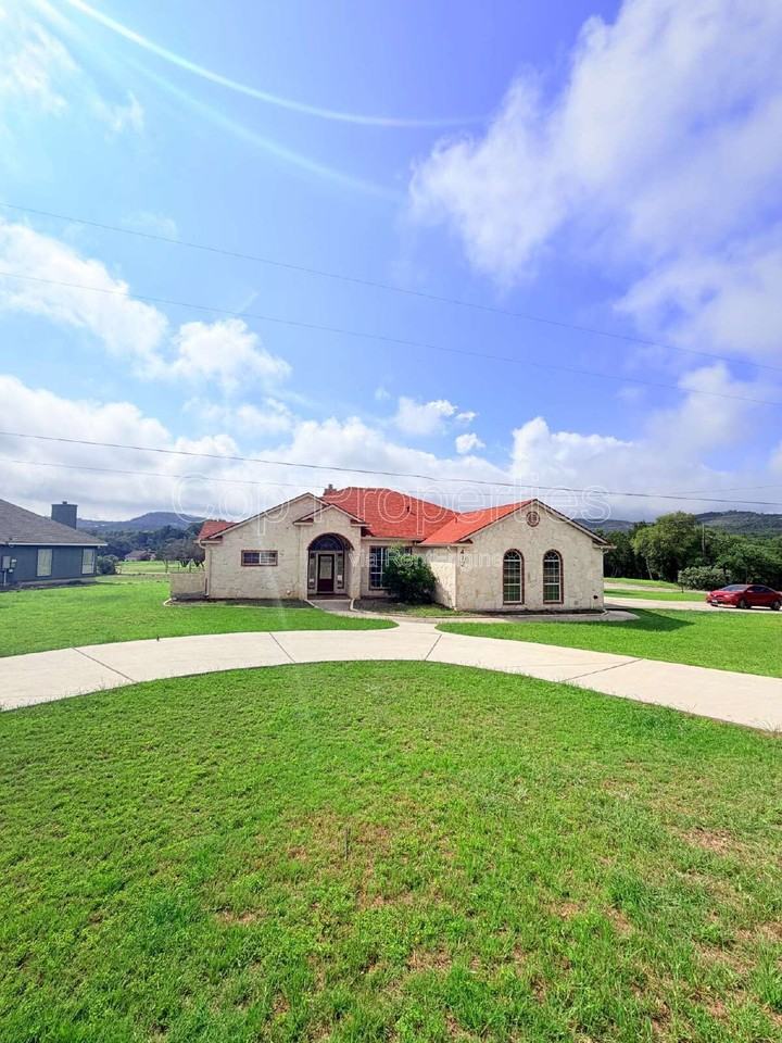 412 Shayla Ln - Photo 4 of 45