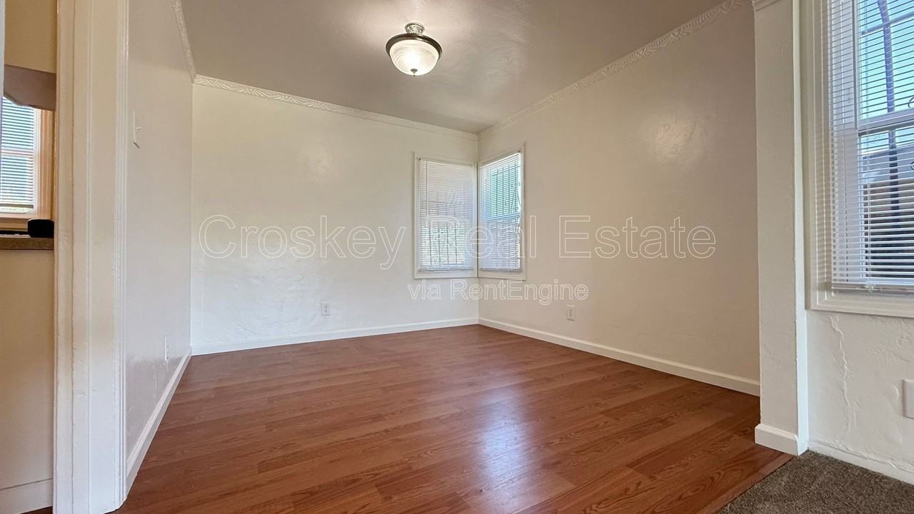 408 W 8th St - Photo 5 of 12