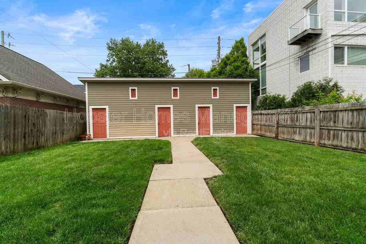 920 Broadway St - Photo 3 of 15