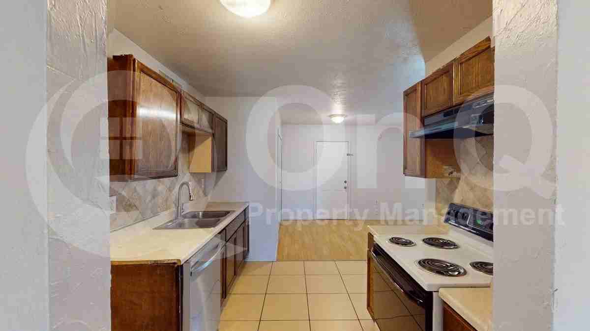 4805 Woodruff Dr - Photo 5 of 19