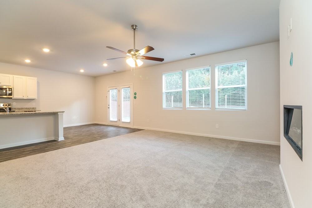 151 Hamilton Pointe Dr - Photo 4 of 17