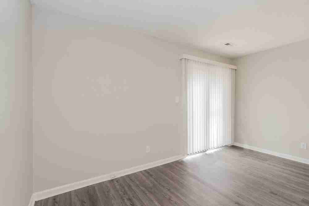 5128 Glenview Ct - Photo 6 of 16