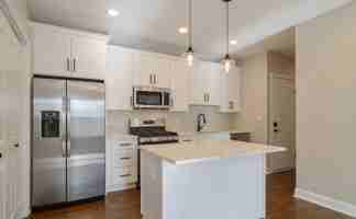 featured image of 2100 W Barry Ave #2