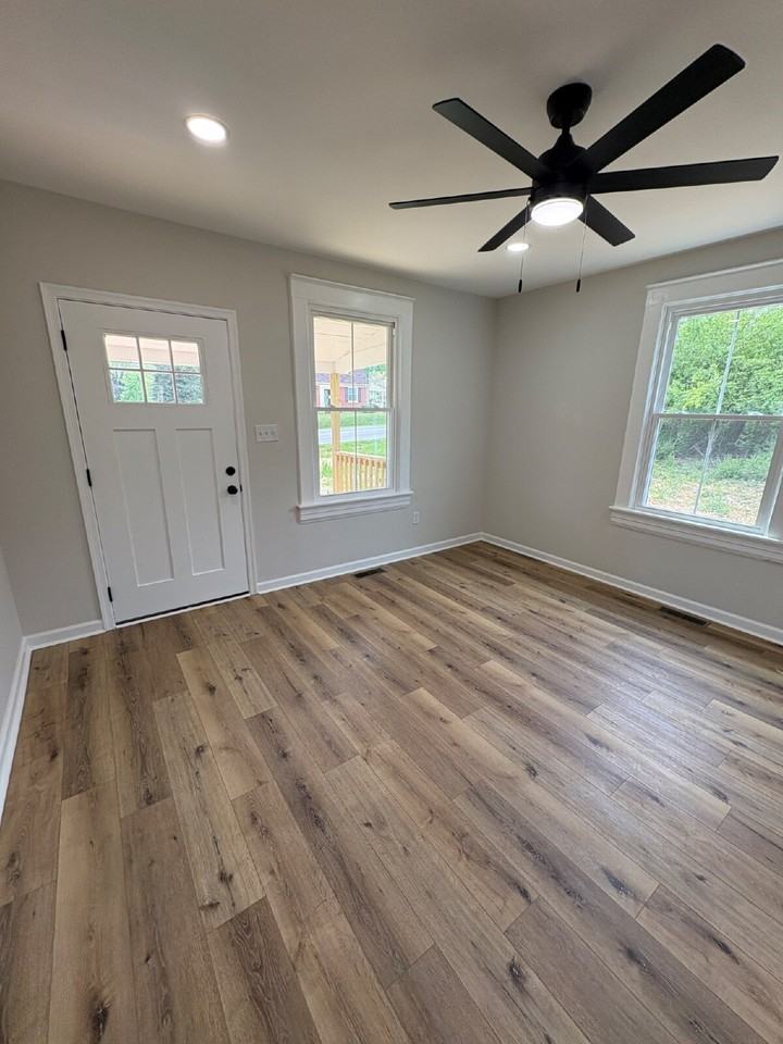161 Seminole Dr - Photo 4 of 18
