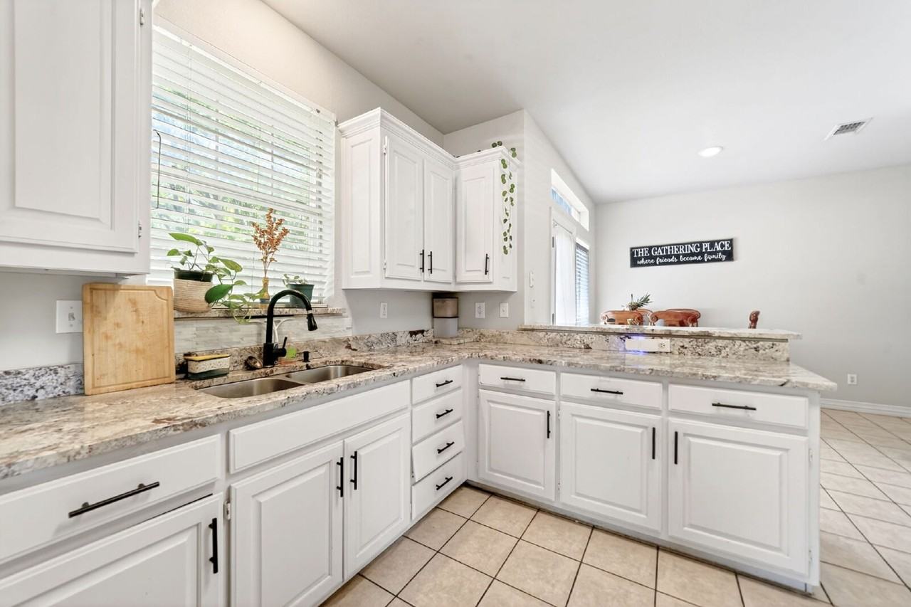 5108 Foxhaven Ct - Photo 4 of 35