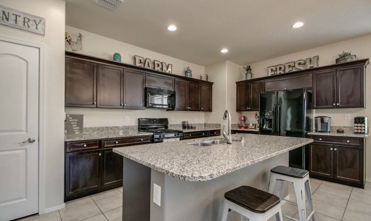 29857 W Columbus Ave - Photo 3 of 21