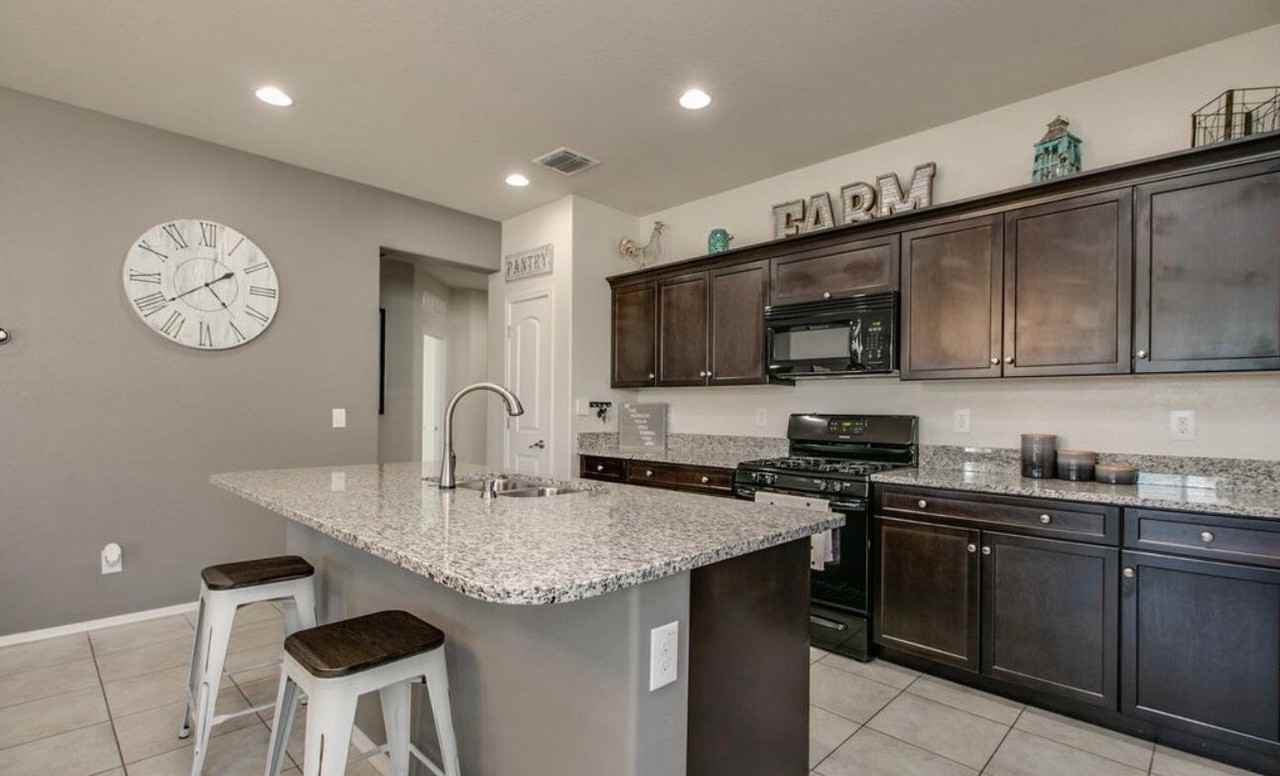 29857 W Columbus Ave - Photo 4 of 21