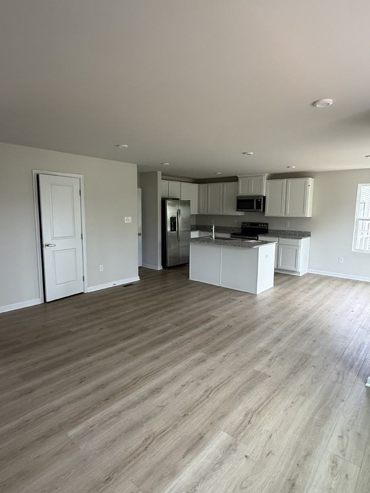 182 Grove Hill Ter - Photo 2 of 9