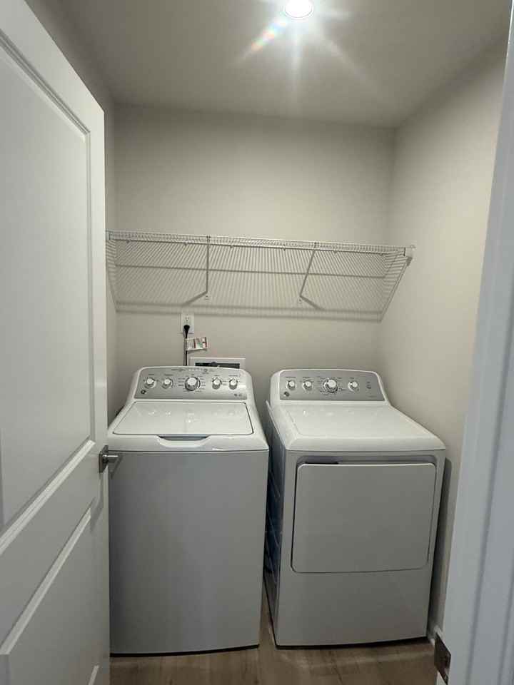 182 Grove Hill Ter - Photo 3 of 9