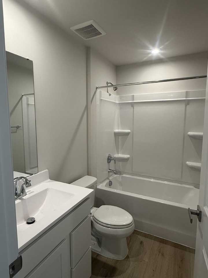 182 Grove Hill Ter - Photo 4 of 9