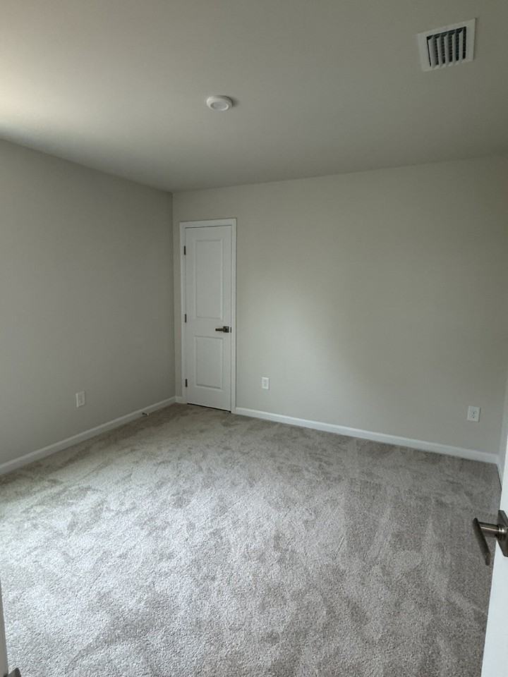 182 Grove Hill Ter - Photo 5 of 9