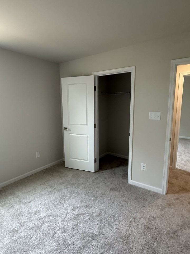 182 Grove Hill Ter - Photo 6 of 9