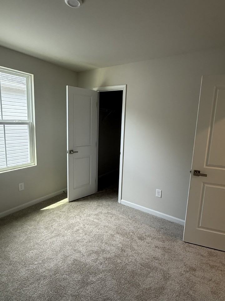 182 Grove Hill Ter - Photo 7 of 9
