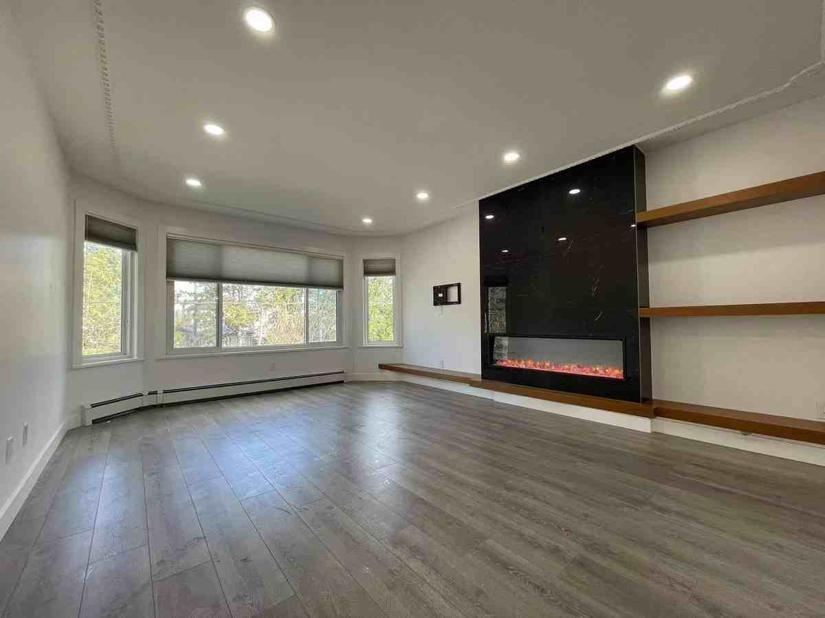 3200 Vanness Avenue - Photo 4 of 17