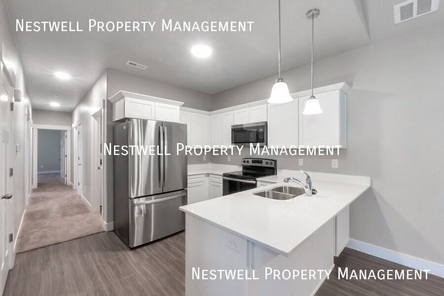 753 N Favreau Ln - Photo 4 of 35