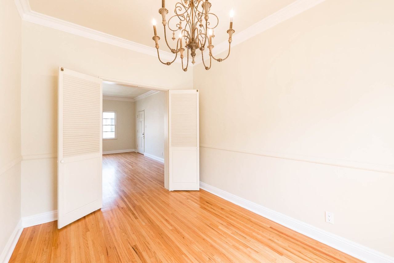 1056 S Genesee Ave #4 - Photo 7 of 18